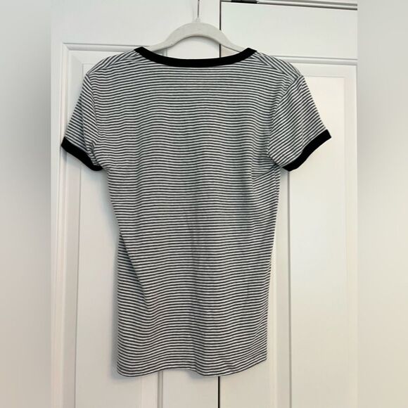 Iowa Hawkeyes Women’s Medium Grey/White Striped Short Sleeve Graphic T- shirt - Picture 3 of 4